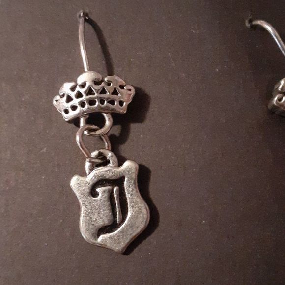 NEW Juicy Couture J Crown Dangle Earrings Silver - Picture 2 of 3